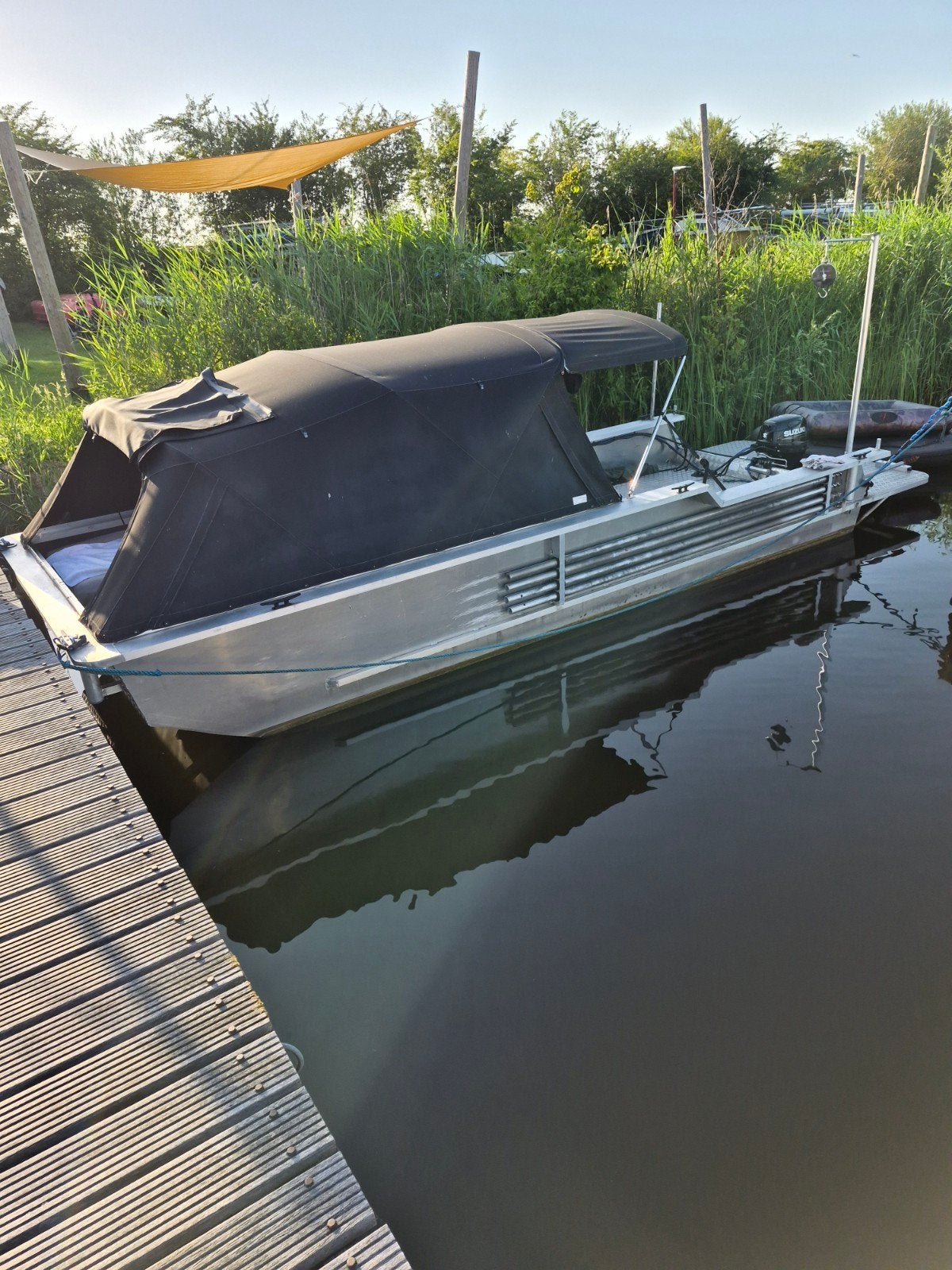 Karperboot Aryn 730 Hi-Lo en Suzuki 20 pk, Watersport en Boten, Hengelsport | Karpervissen, Ophalen, Zo goed als nieuw, Overige typen