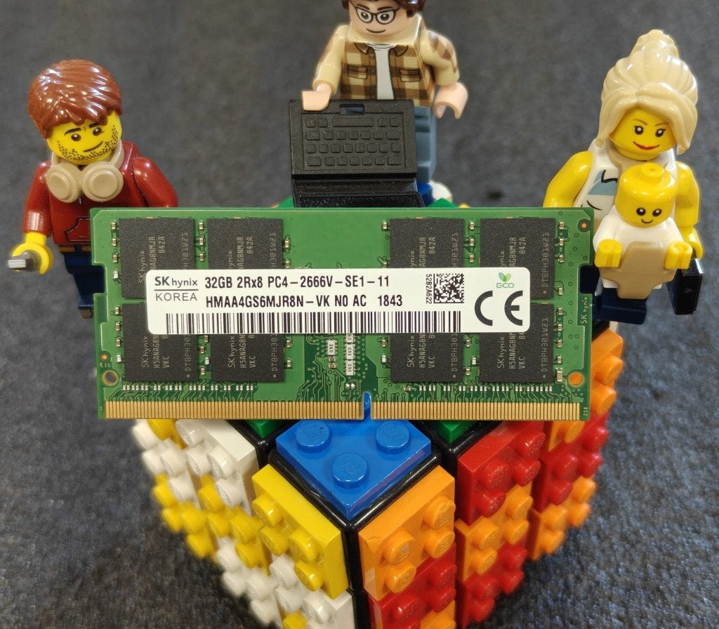 SK hynix HMAA4GS6MJR8N-VK 32GB DDR4 2666 SODIMM Geheugen, 32 GB, DDR4, Ophalen of Verzenden, Zo goed als nieuw