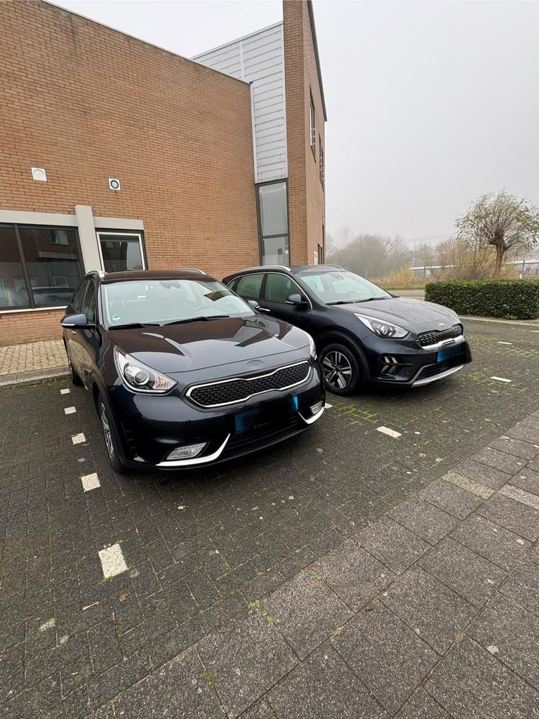 Foto 4 van Taxi huren/ Kia Niro huren/ verhuur/Taxichauffeur/Huren taxi