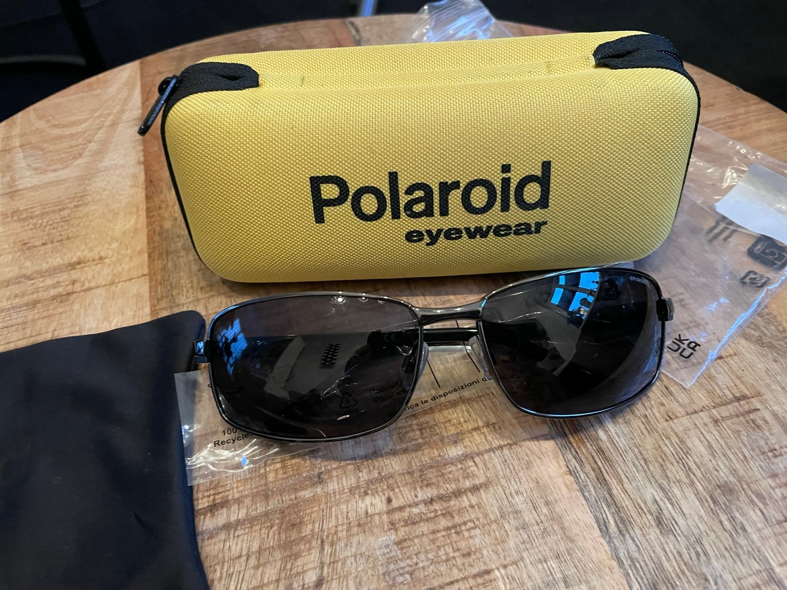 Polaroid zonnebril met etui en zakje, Overige merken, Zonnebril, Zwart, Nieuw