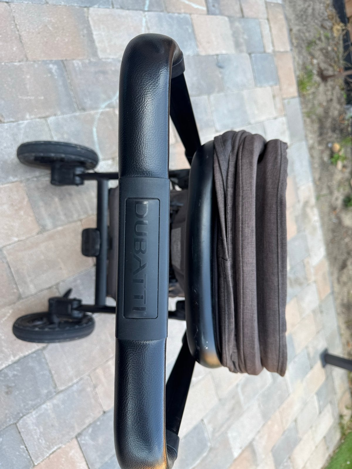 Dubatti kinderwagen zwart frame met antraciet bekleding, Zo goed als nieuw, Combiwagen, Met reiswieg, Ophalen