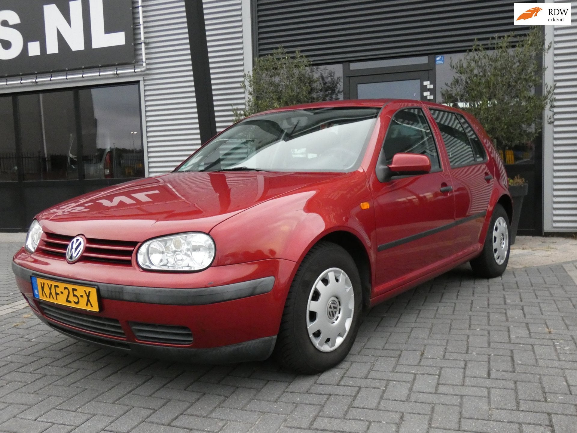 Volkswagen GOLF 1.6 Automaat| Airco|Dakraam|Lage Kmstand, 101 pk, Gebruikt, 4 cilinders, 1595 cc