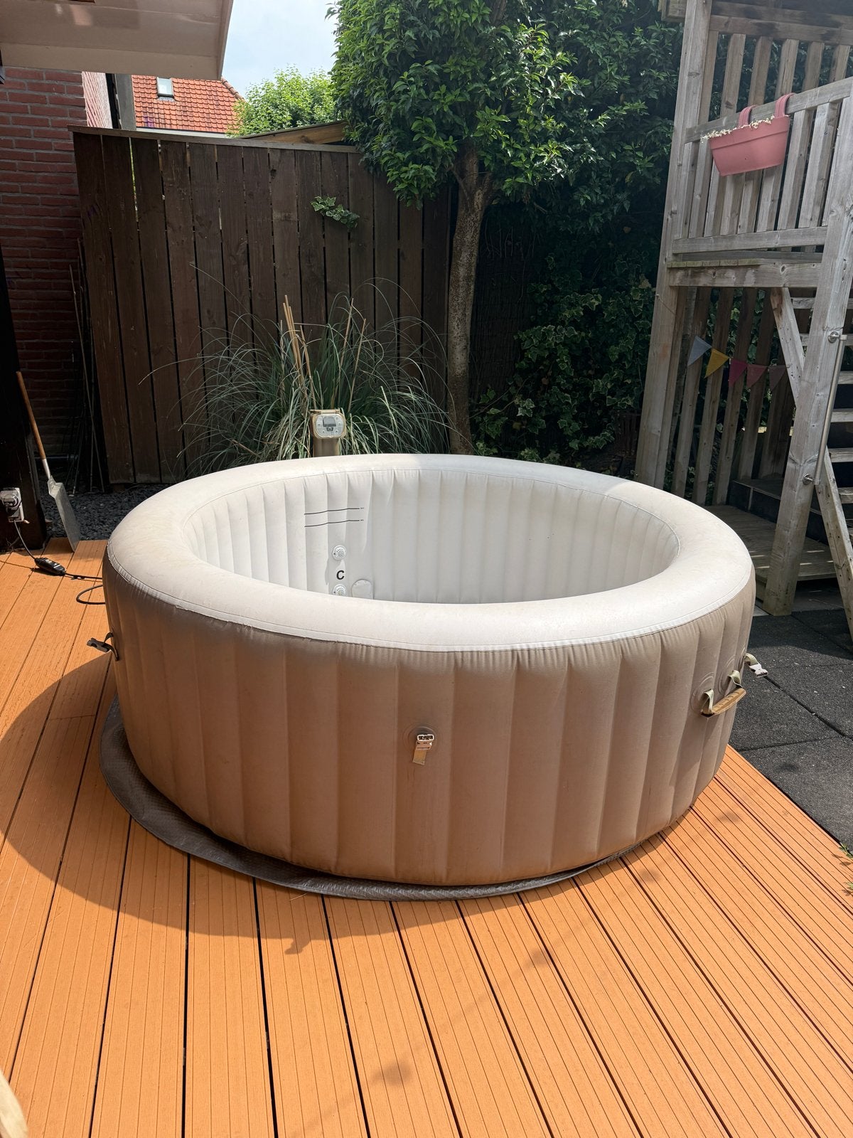 Intex Opblaasbare Jacuzzi, Ophalen, Zo goed als nieuw, Filter, Opblaasbaar