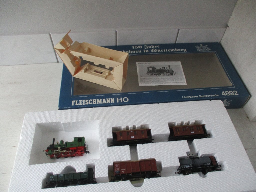 FleischmannSet 150 Jahre Eisenbahnen in Würtenberg no 4892, Treinset, Gelijkstroom, Fleischmann, Nieuw