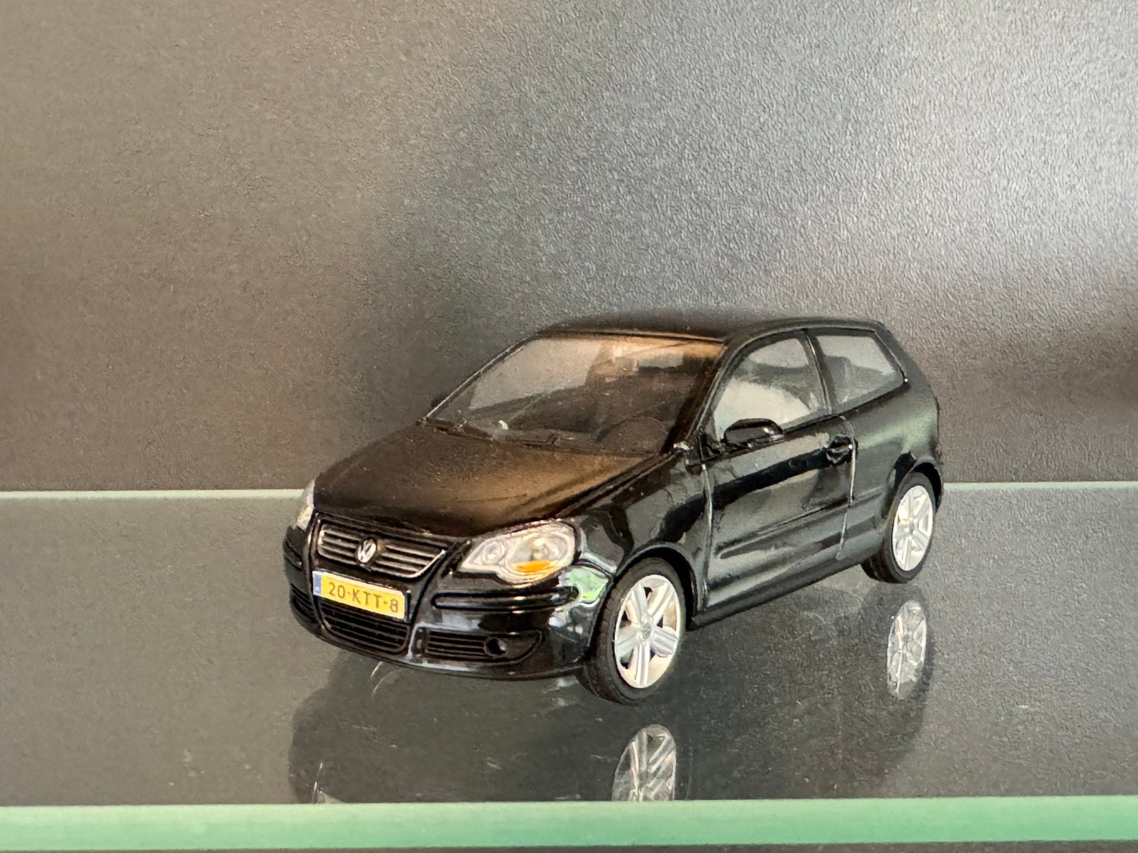 Volkswagen Polo 2005 9N3 Zwart Metallic Minichamps 1:43, Hobby en Vrije tijd, Modelauto's | 1:43, Ophalen of Verzenden, Zo goed als nieuw