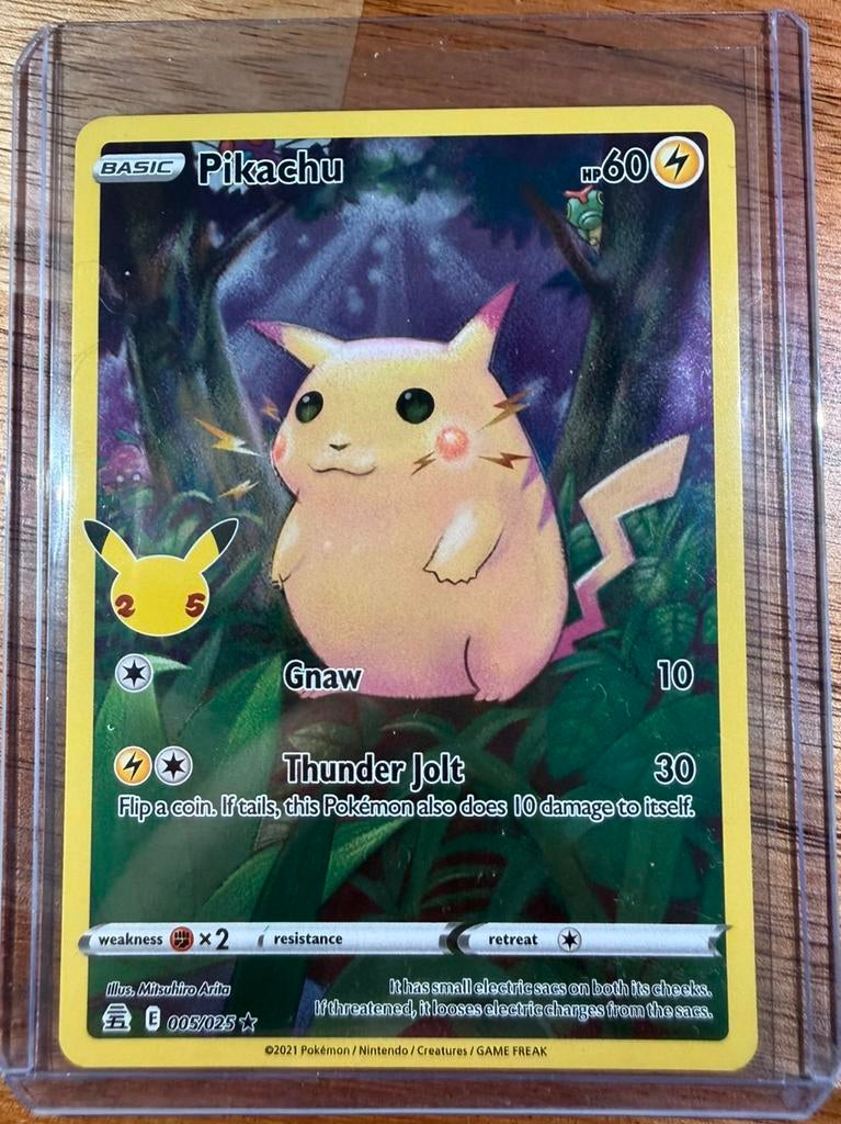 Pikachu 005/025 Celebrations, Hobby en Vrije tijd, Verzamelkaartspellen | Pokémon, Verzenden, Zo goed als nieuw