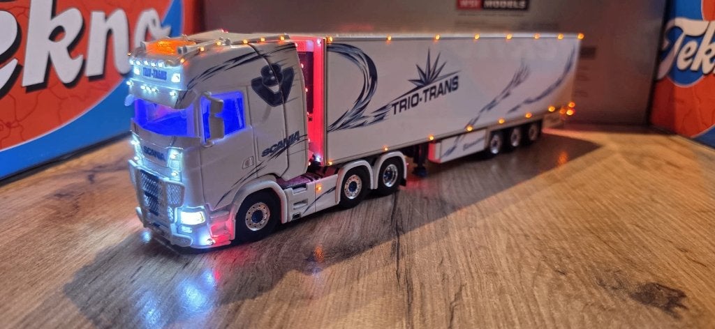 WSI 1:50 Scania S V8 650 Trio Trans SMD Verlichting OVP, Ophalen of Verzenden, Zo goed als nieuw, Bus of Vrachtwagen, Wsi