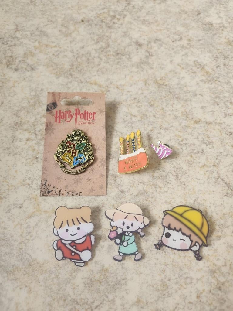 Diverse pins, Verzamelen, Speldjes, Pins en Buttons, Ophalen of Verzenden, Zo goed als nieuw, Figuurtje, Speldje of Pin