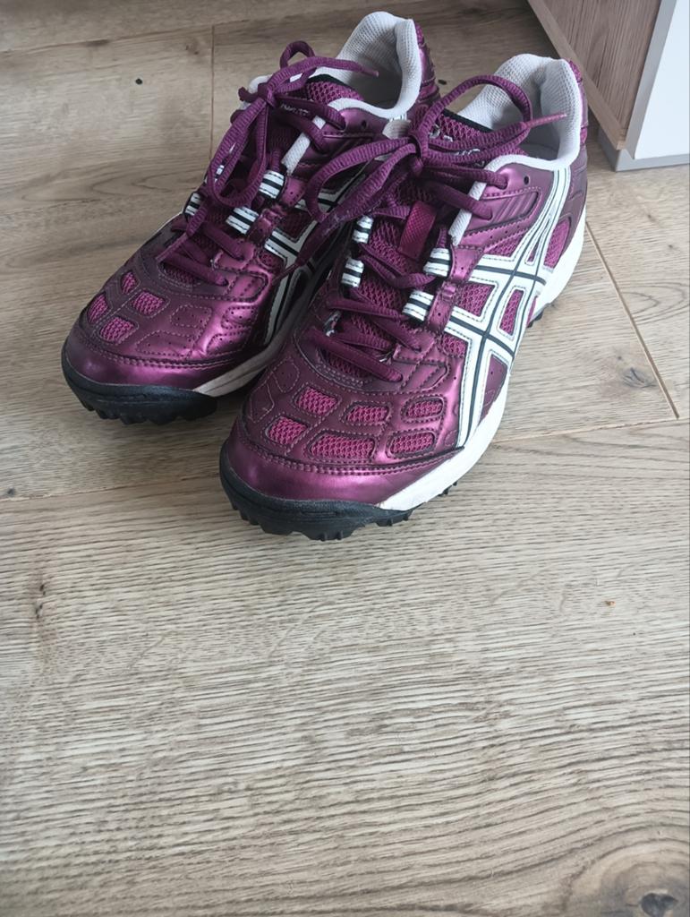 Dames Hockey schoenen Bordeaux rood, Ophalen, Zo goed als nieuw, Schoenen