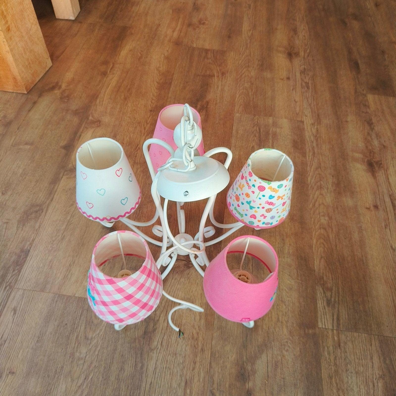 Leuke kinderlamp met 5 roze/witte kapjes, Ophalen, Zo goed als nieuw, Metaal, Kindvriendelijk, Speels, Romantisch