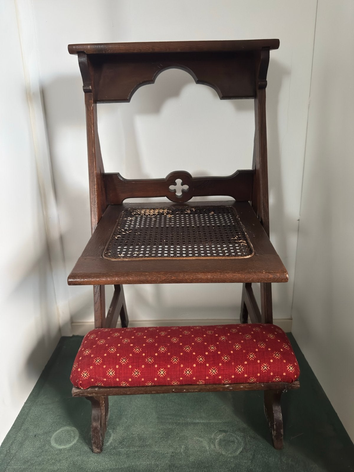 Antieke bidstoel met rieten zitting en kussen, Antiek en Kunst, Ophalen