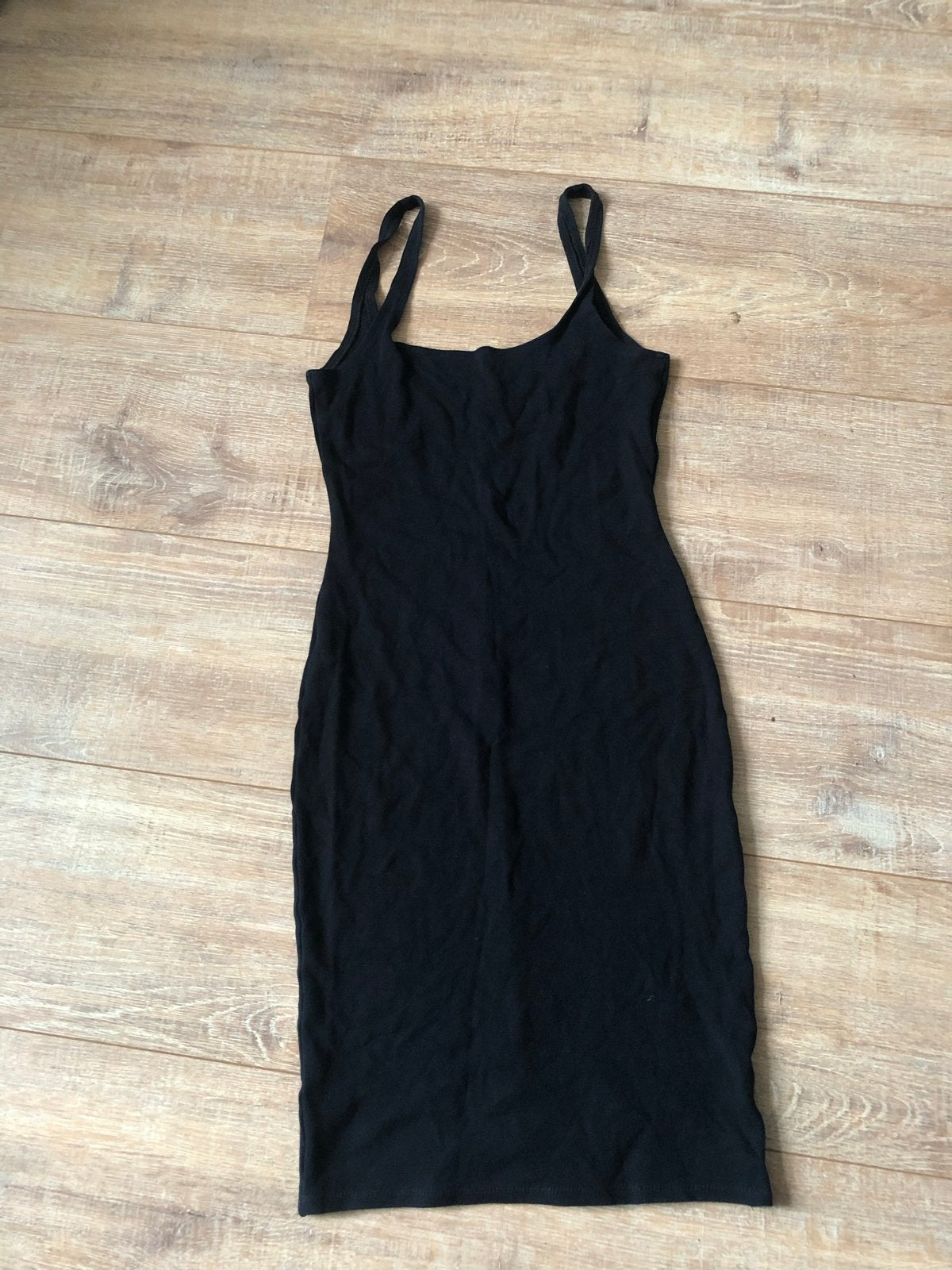 Zwarte bodycon jurk met spaghettibandjes, Zwart, Ophalen of Verzenden, Zo goed als nieuw, Knielengte