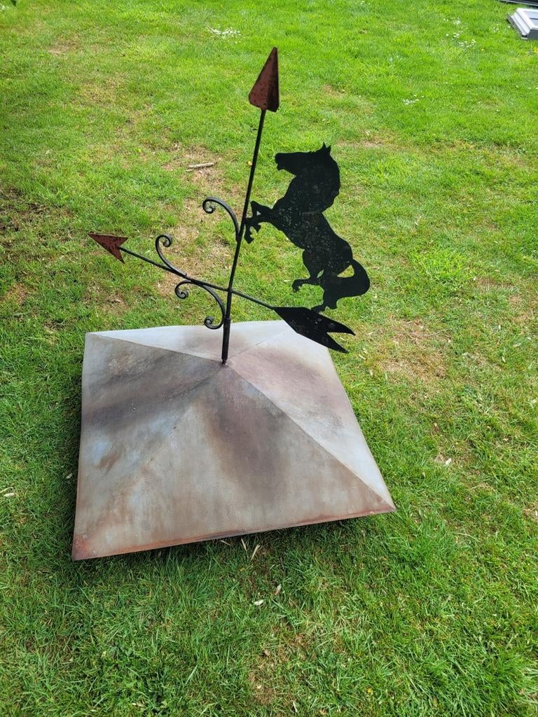 Schoorsteenkap met paard, Ophalen, Steen of Klei, 15 m² of meer, Dakpannen