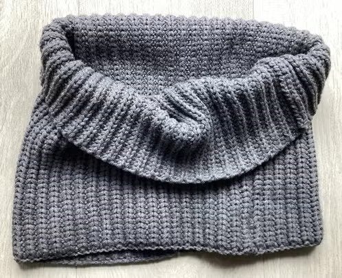 grijs gebreide sjaal, Ophalen of Verzenden, Zo goed als nieuw, Maat 46/48 (XL) of groter, Sjaal