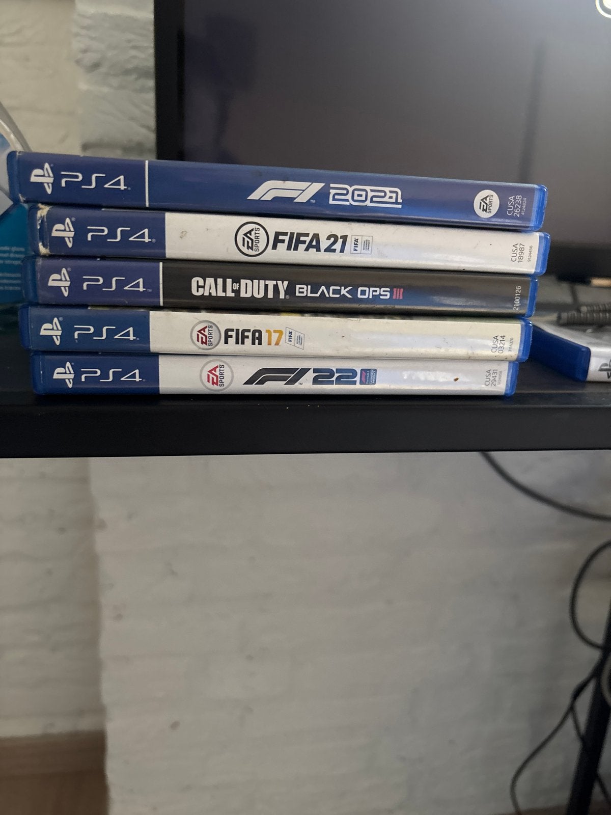 PS4 Games: F1 2021, FIFA 21, FIFA 17, F1 22, Ophalen, Gebruikt, Racen en Vliegen, Eén computer