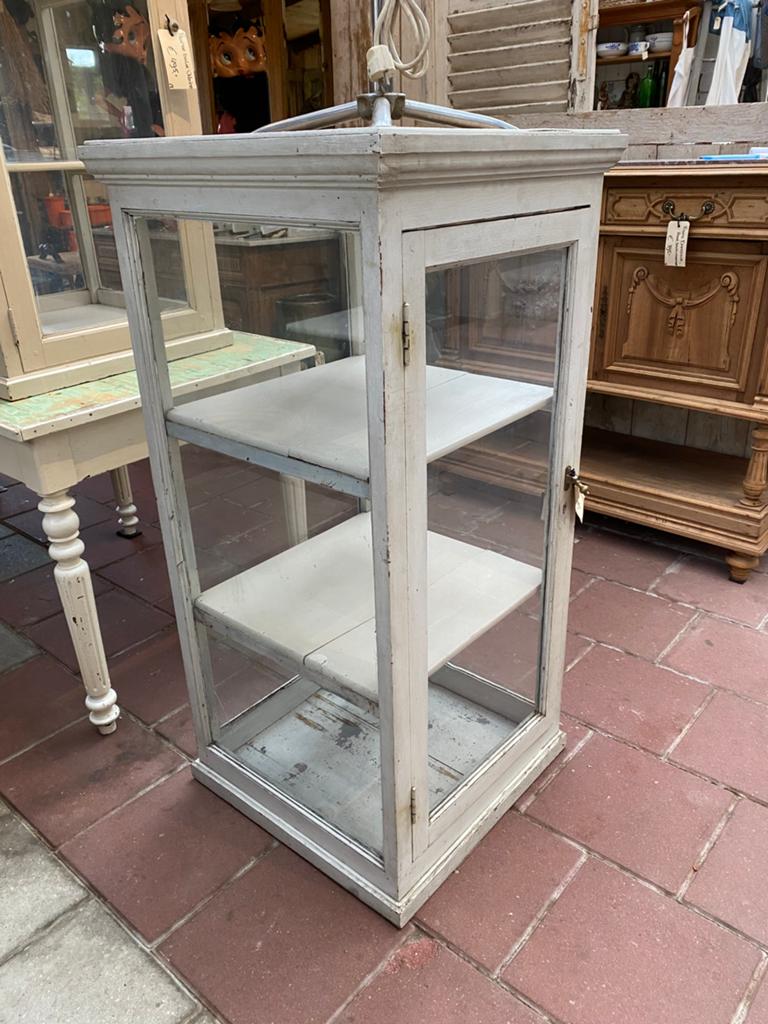 Franse balie vitrine, Ophalen