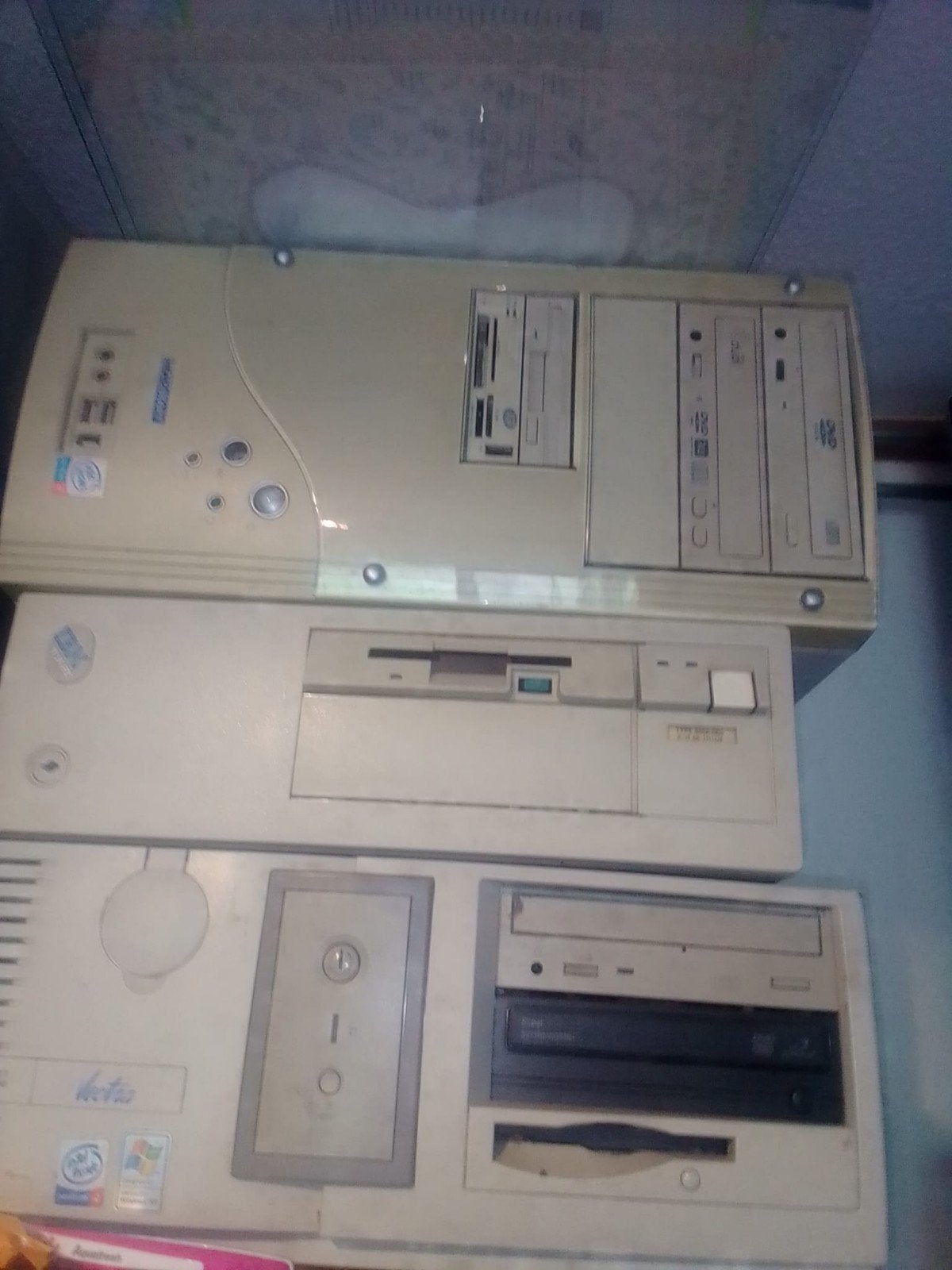 3 Oude Desktop PC's Jaren '90 / 2000 - Retro Computers, Computers en Software, Ophalen of Verzenden, Diverse