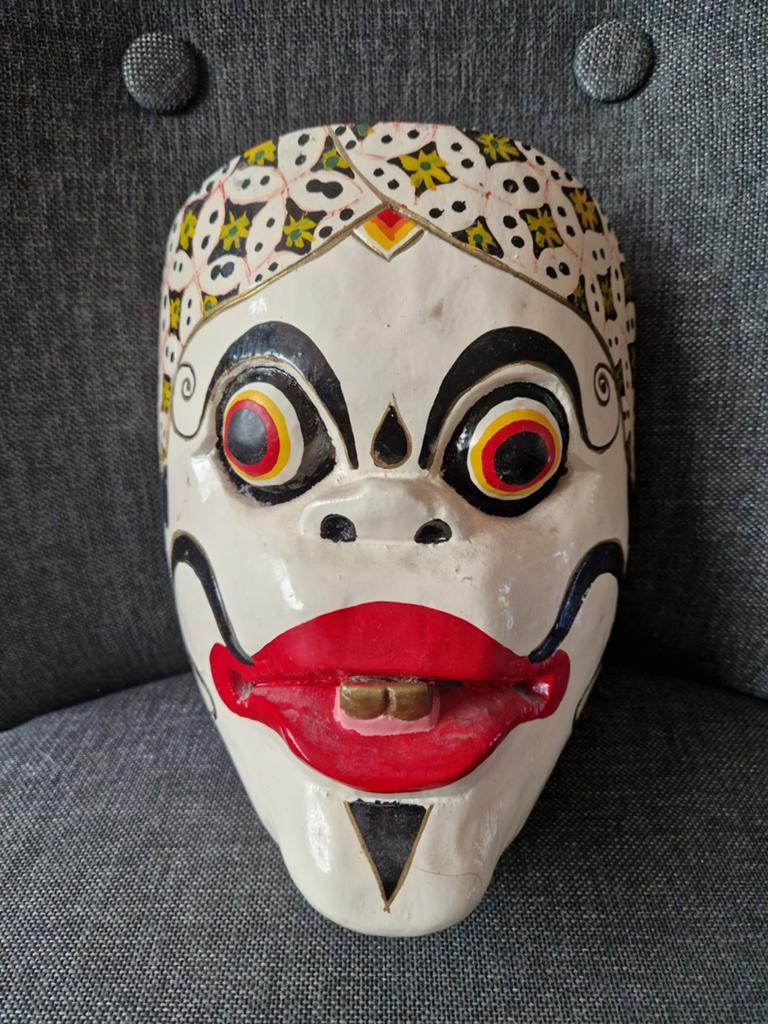 Masker personage van BAGONG, Ophalen