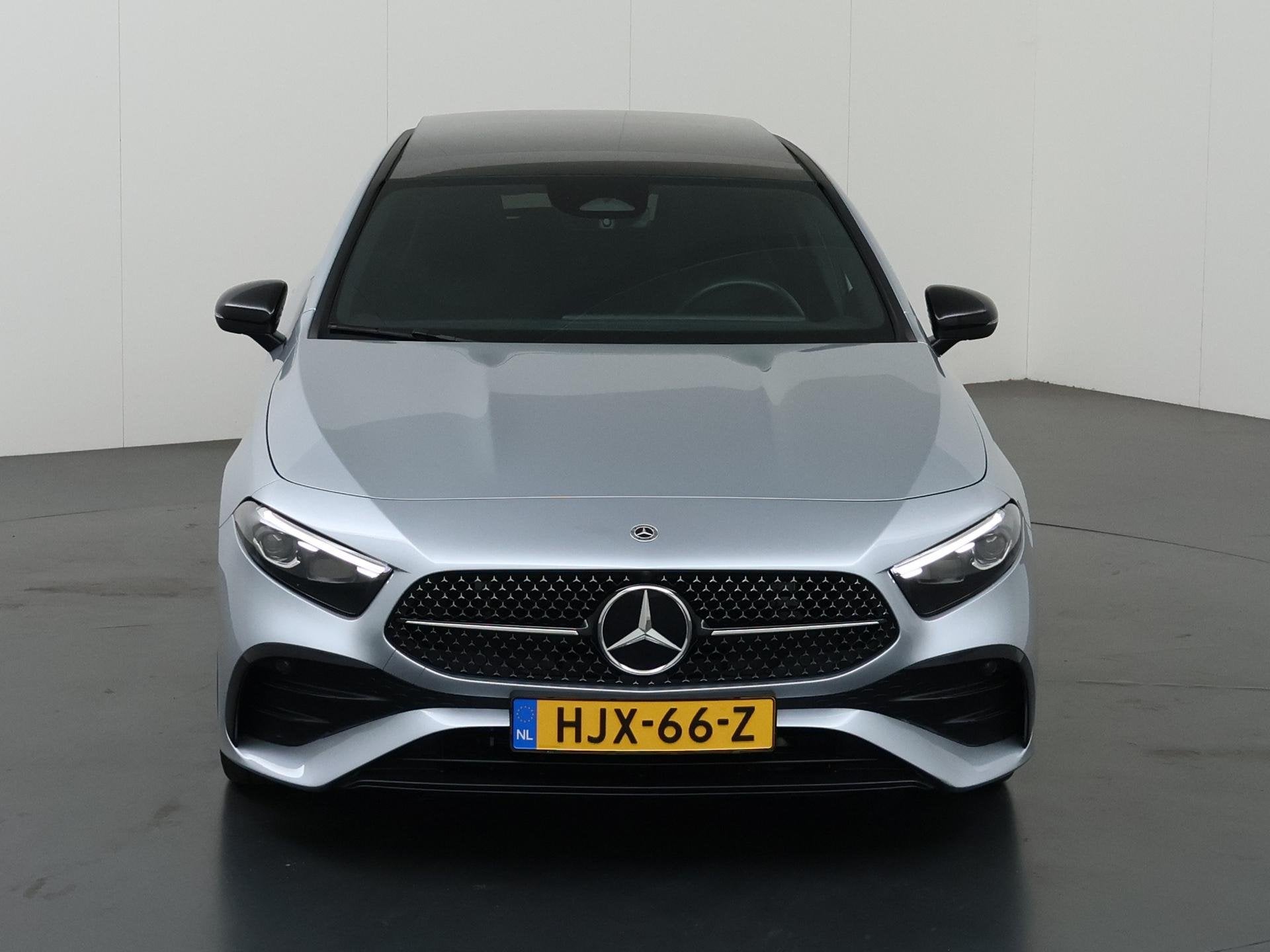 Mercedes-Benz A-klasse 180 Star Edition AMG Line | Nightpakk, Auto's, 136 pk, Gebruikt, 4 cilinders, Leder en Stof