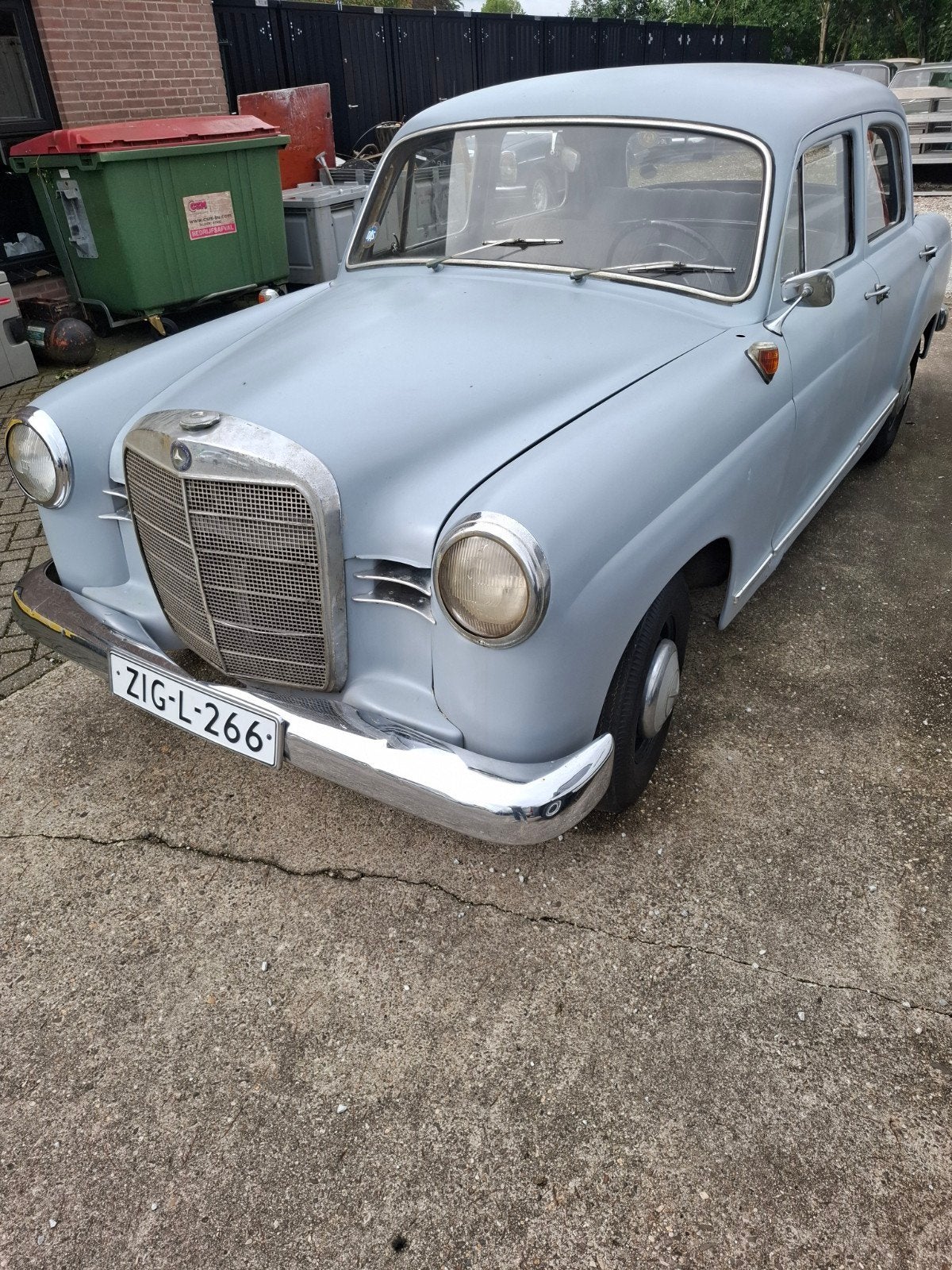 Oldtimer Mercedes 180 diesel, Ophalen
