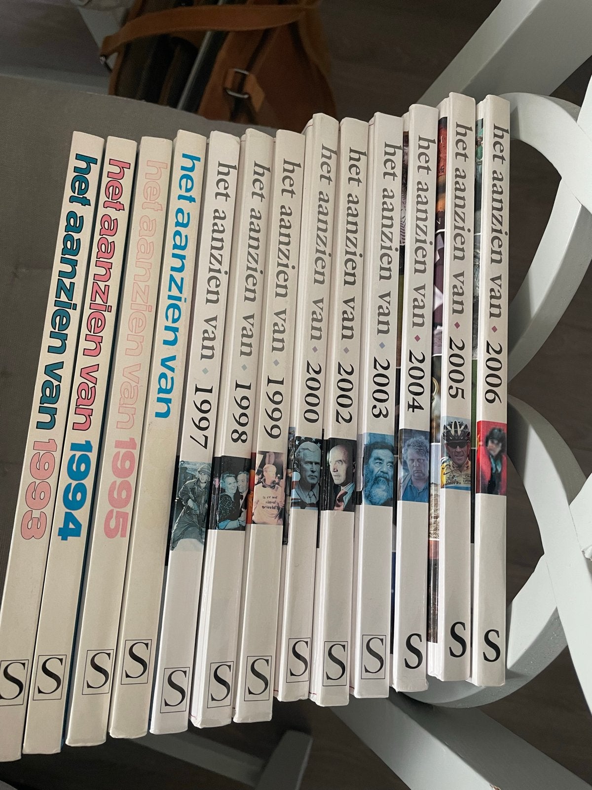 Serie Het aanzien van. 1993 t/m 2006. 2001 ontbreekt., Boeken, Ophalen of Verzenden, Gelezen, Overige onderwerpen, Los deel