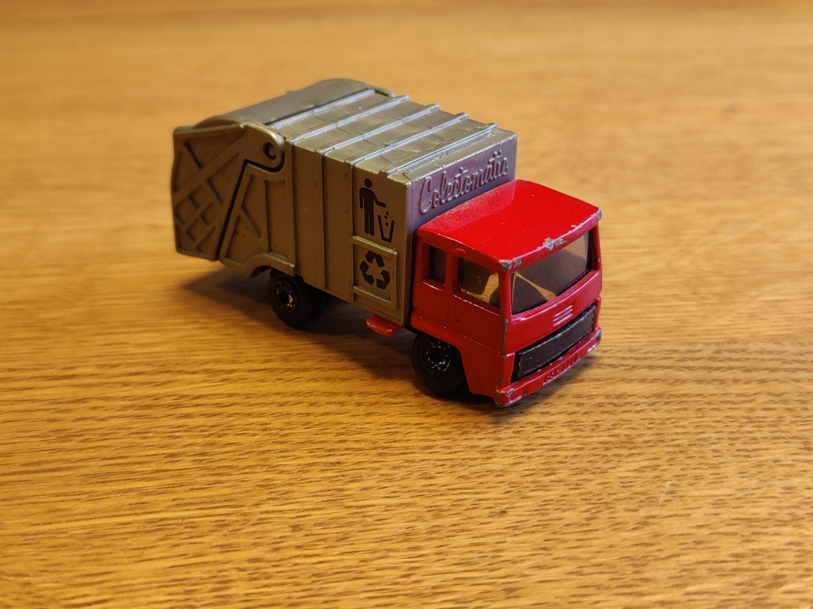 Matchbox Refuse Truck Vuilniswagen ROOD, Ophalen of Verzenden, Zo goed als nieuw, Bus of Vrachtwagen