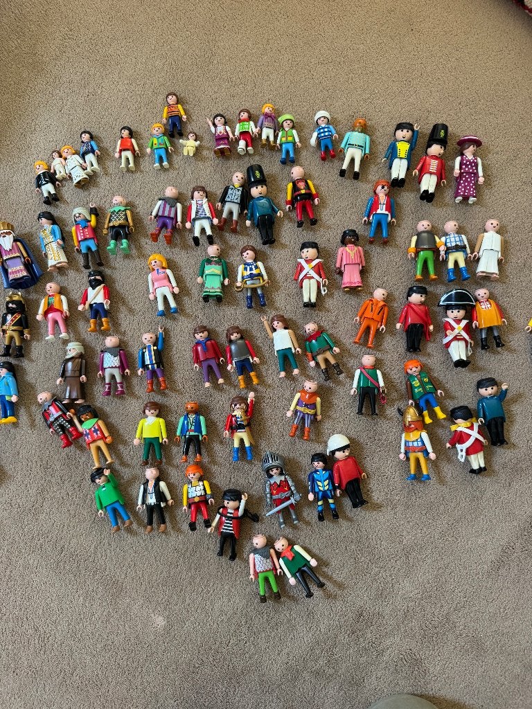 70+ poppetjes met veel accessoires, Kinderen en Baby's, Verzenden, Gebruikt, Losse onderdelen, Figuren