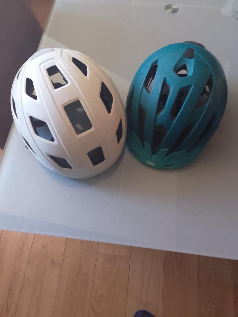 2 Abus fietshelmen maat L, Fietsen en Brommers, Ophalen, Heer of Dame