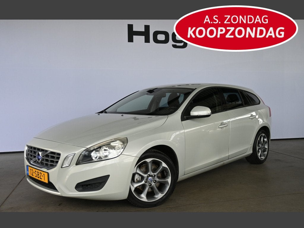Volvo V60 1.6 T3 Kinetic Cruise control Clima Lichtmetaal Na, Auto's, Volvo, Voorwielaandrijving, Gebruikt, 4 cilinders, Wit