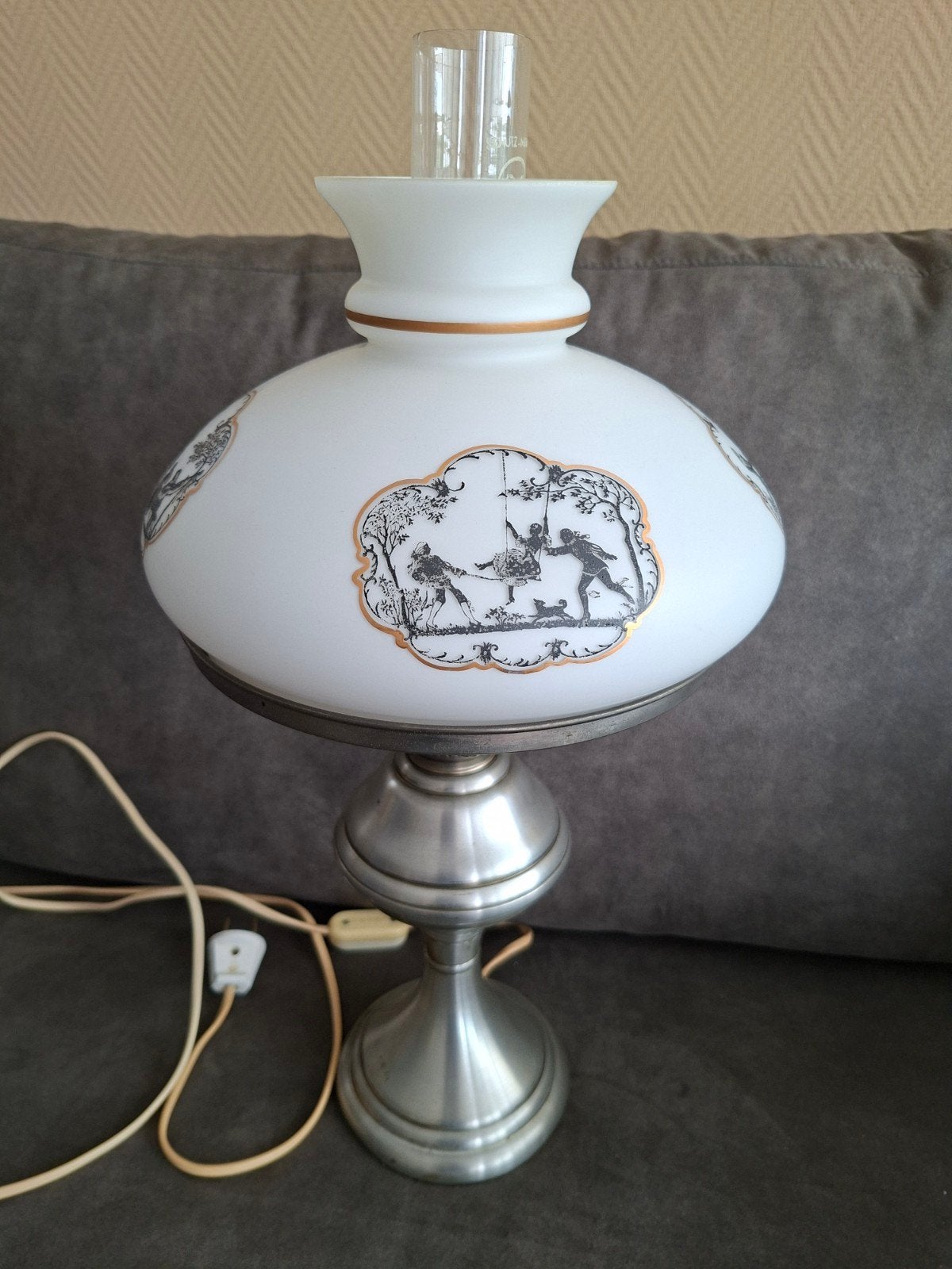 Antieke olielamp met glazen kap, 53cm hoog, Ophalen