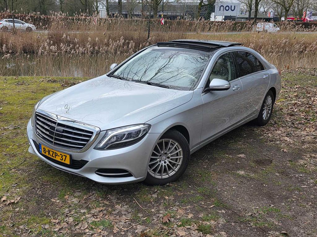 Mercedes-Benz - 2013 - S-klasse - 400 HYBRID Lang - 8-KZP-37, Auto's, Mercedes-Benz, Automaat, Achterwielaandrijving, Gebruikt