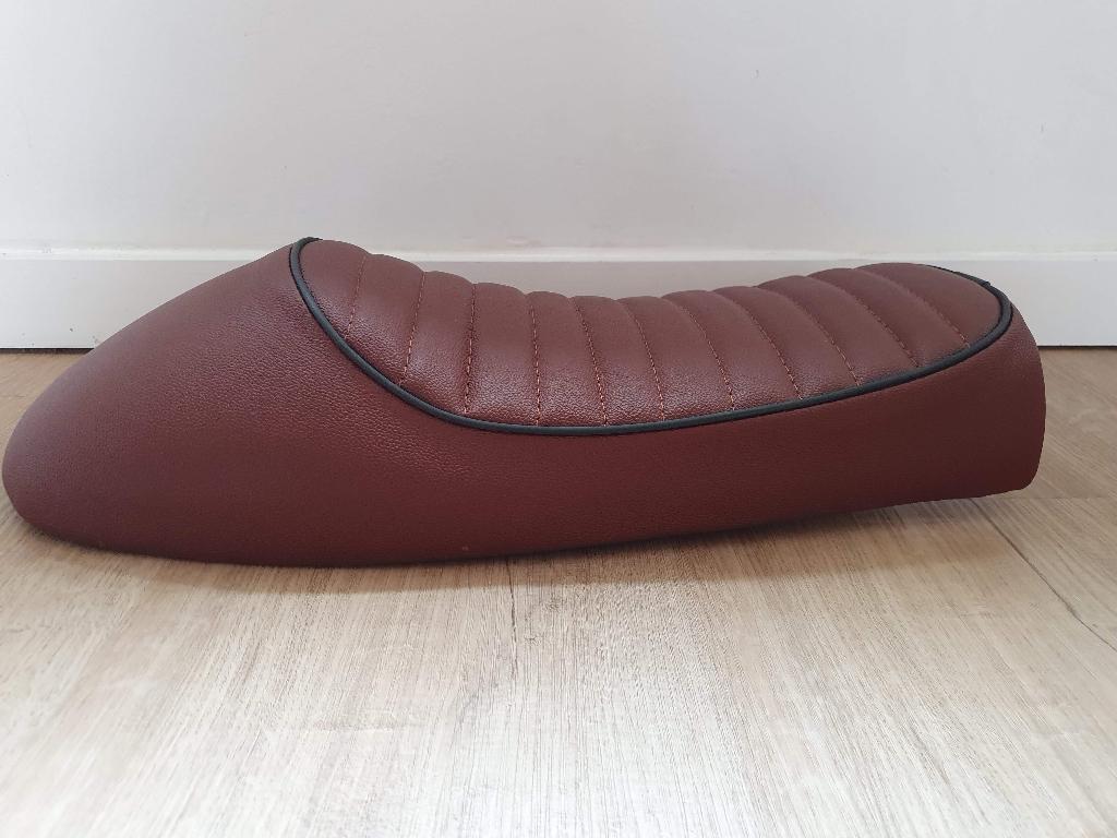 Zadel caferacer bobber scrambler zelfbouw bekleed bruin, Motoren, Ophalen of Verzenden