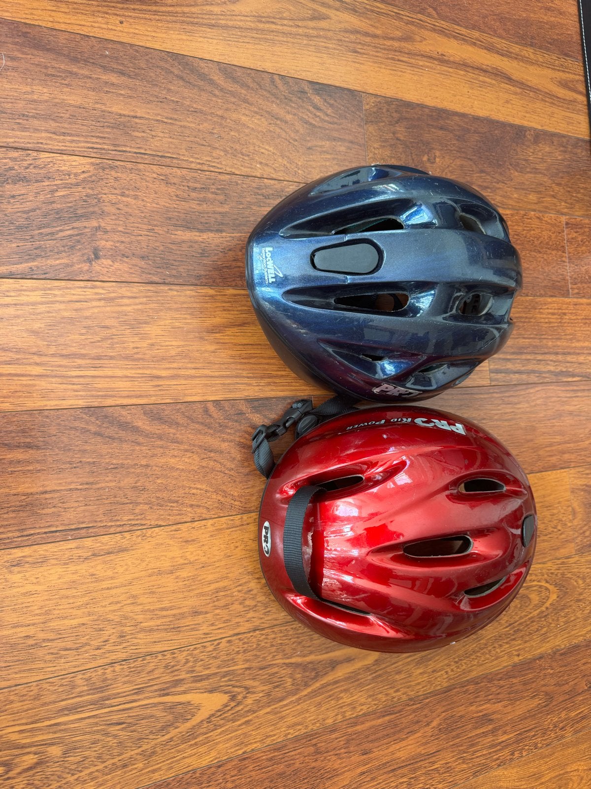 Fietshelmen voor kinderen - Blauw M en Rood  S 2 stuks), Ophalen, Gebruikt, Overige maten, Jongen of Meisje