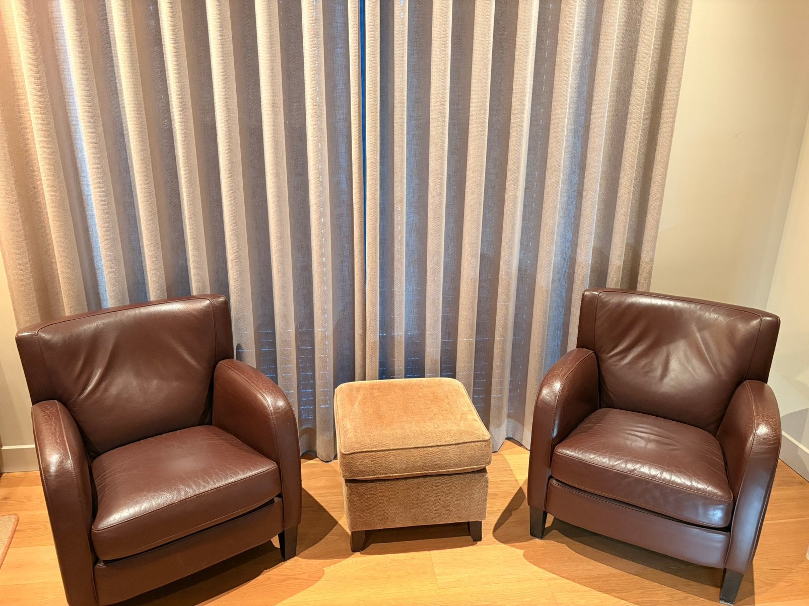 Te koop 2 leren Bench Momo fauteuils met Hocker, Ophalen, Gebruikt, 50 tot 75 cm, Leer