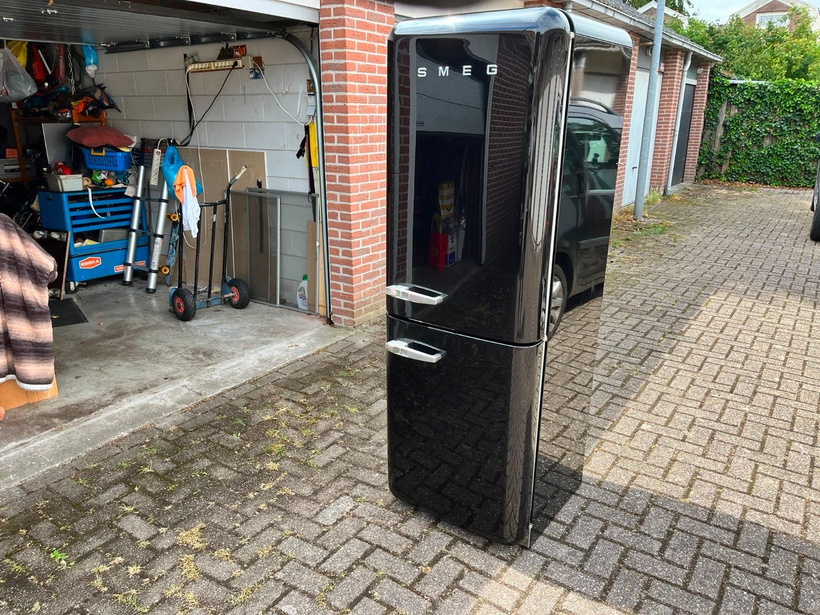 grote zwarte smeg koelkast, Ophalen, Zonder vriesvak, 200 liter of meer, 60 cm of meer