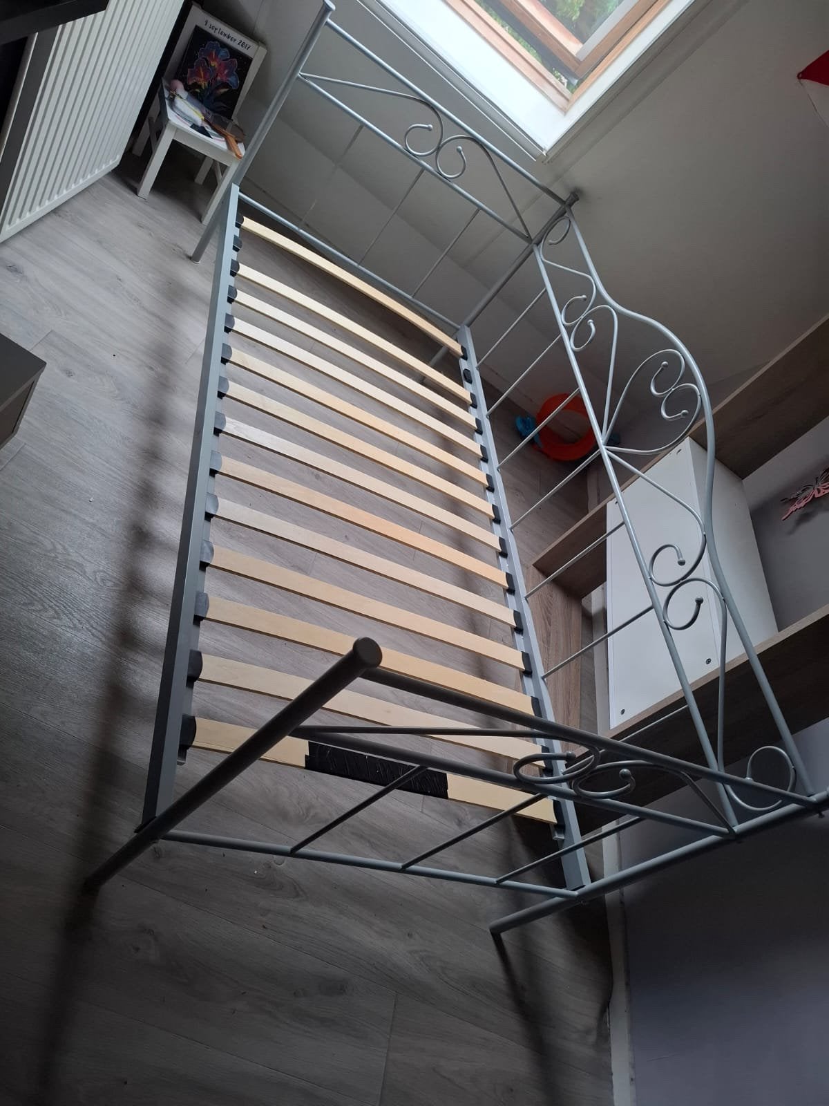GRATIS! Mooi bed (mist alleen een plankje), Ophalen, 85 tot 100 cm, Gebruikt, Lattenbodem