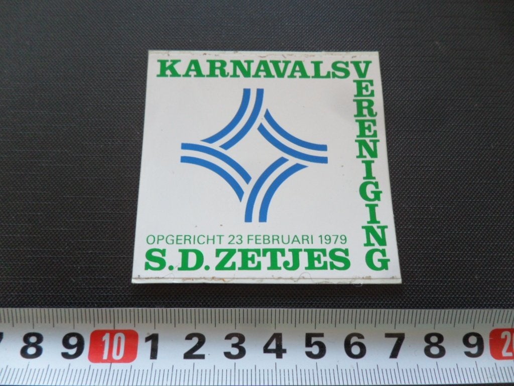 sticker karnaval vereniging SD ZETJES  1979 opgericht, Ophalen of Verzenden, Zo goed als nieuw