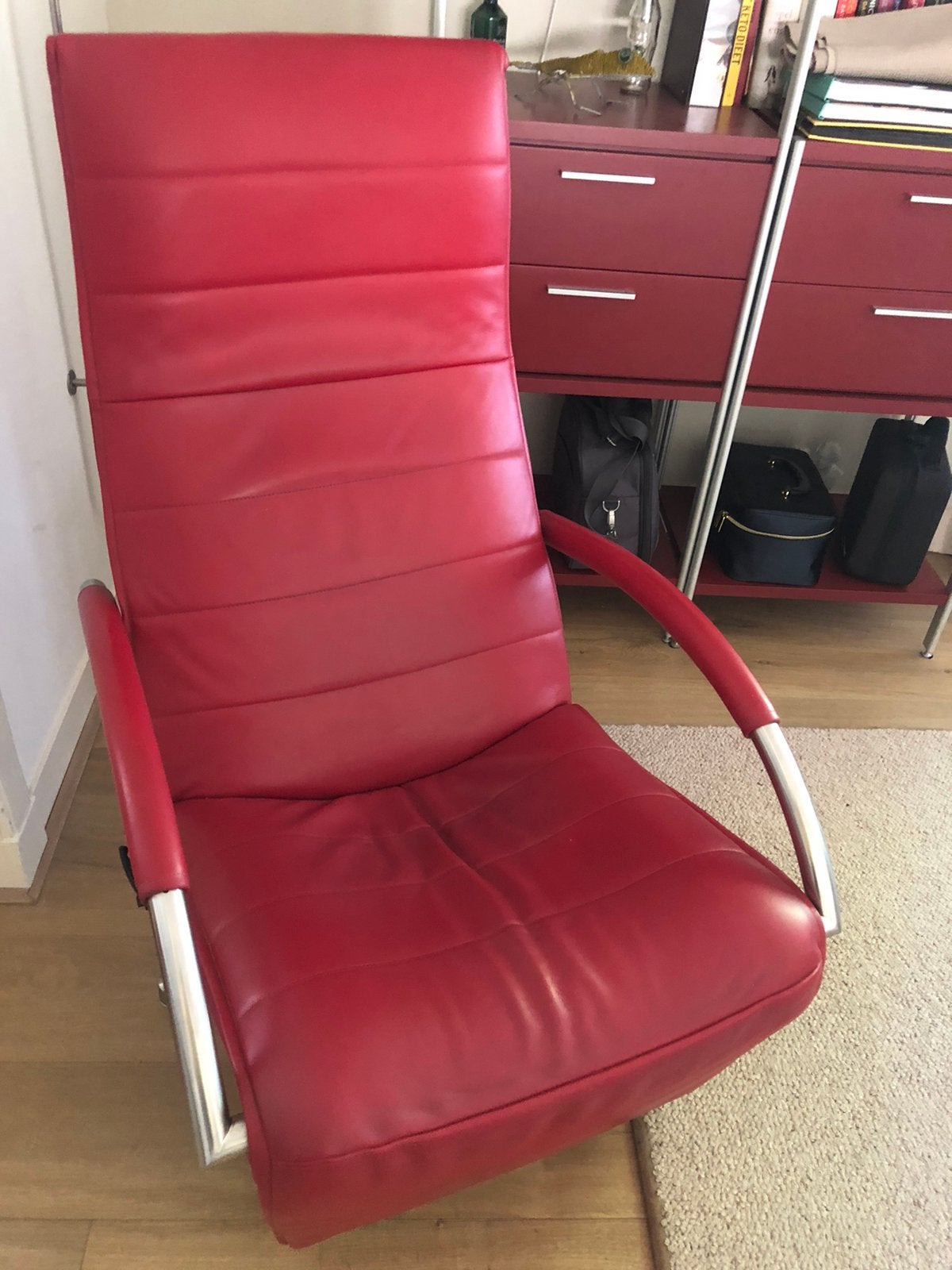 Jori relaxfauteuil rood leer, Ophalen, Minder dan 75 cm, Leer, Zo goed als nieuw