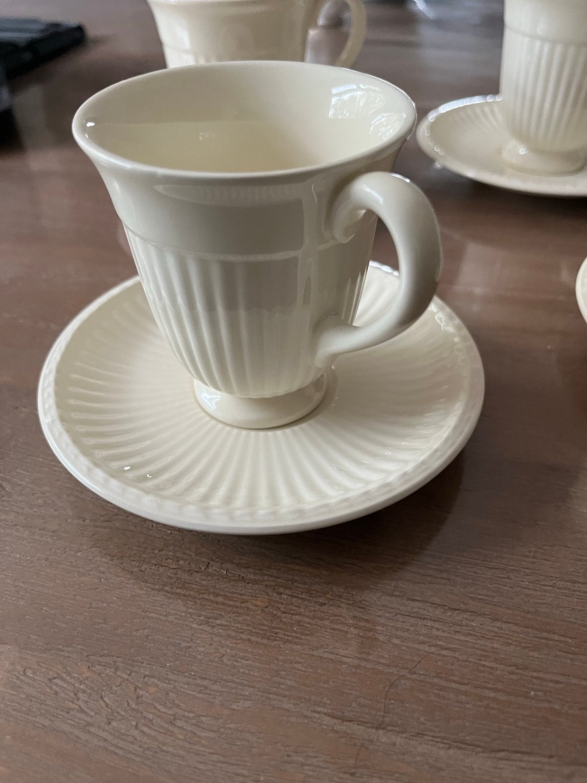 Wedgwood Edme  koffiekop en schotel set (4 stuks), Ophalen, Klassiek, Zo goed als nieuw, Kop(pen) en/of Schotel(s)