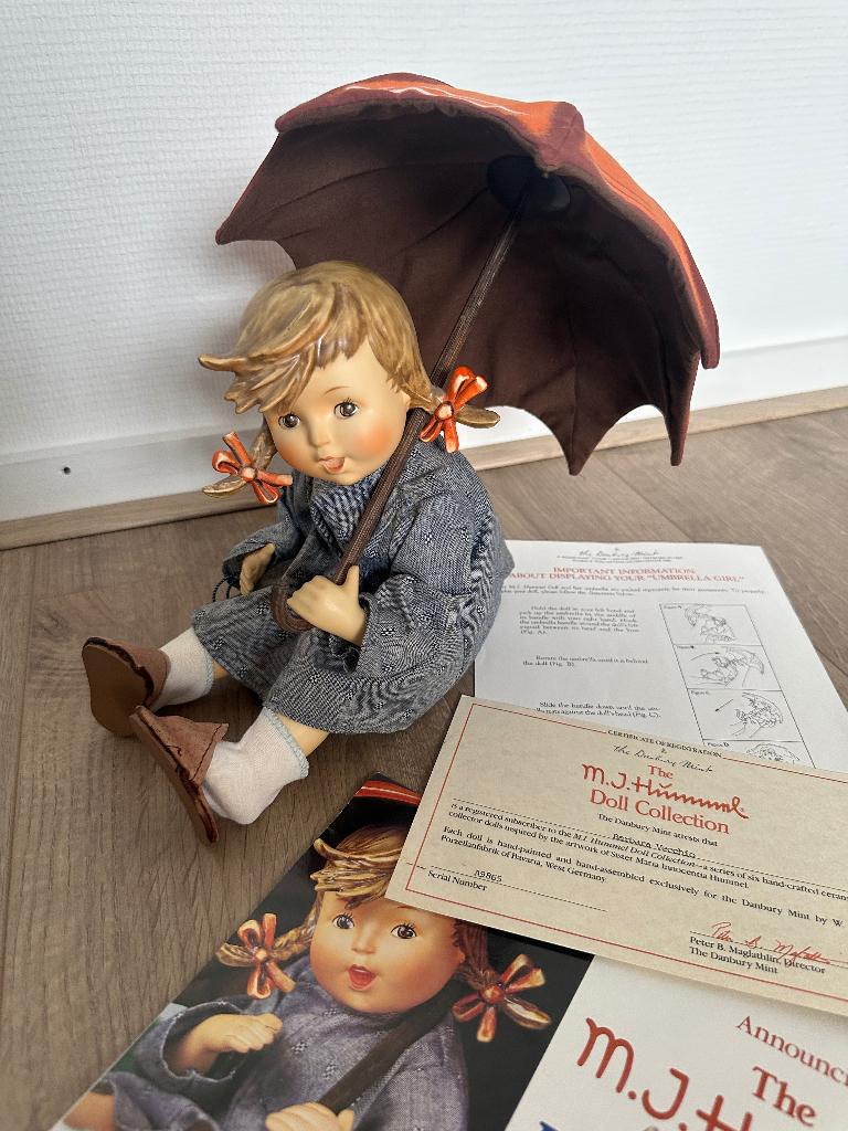 Umbrella girl Hummel pop, Goebel, Ophalen, Zo goed als nieuw, Pop
