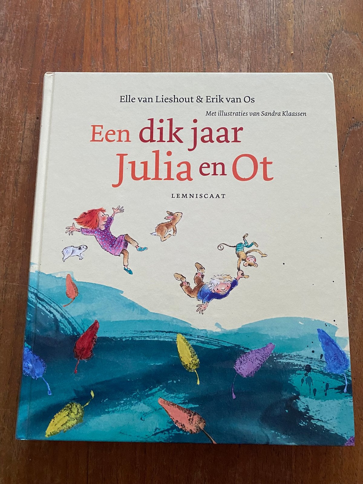 Een dik jaar Julia en Ot - Elle Lieshout & Erik van Os, Fictie algemeen, Ophalen of Verzenden, Zo goed als nieuw, Voorleesboek