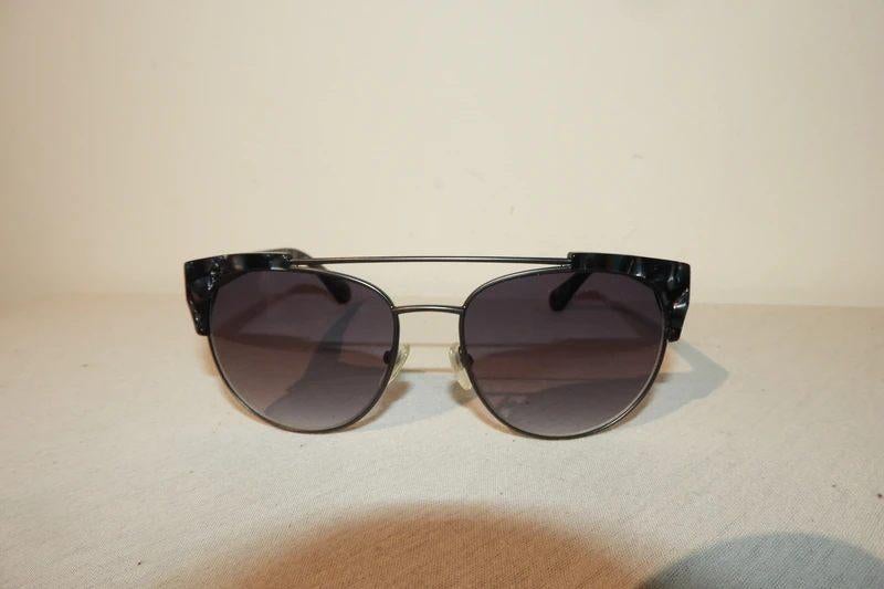 Diane von Furstenberg zonnebril parlemoer look pootjes