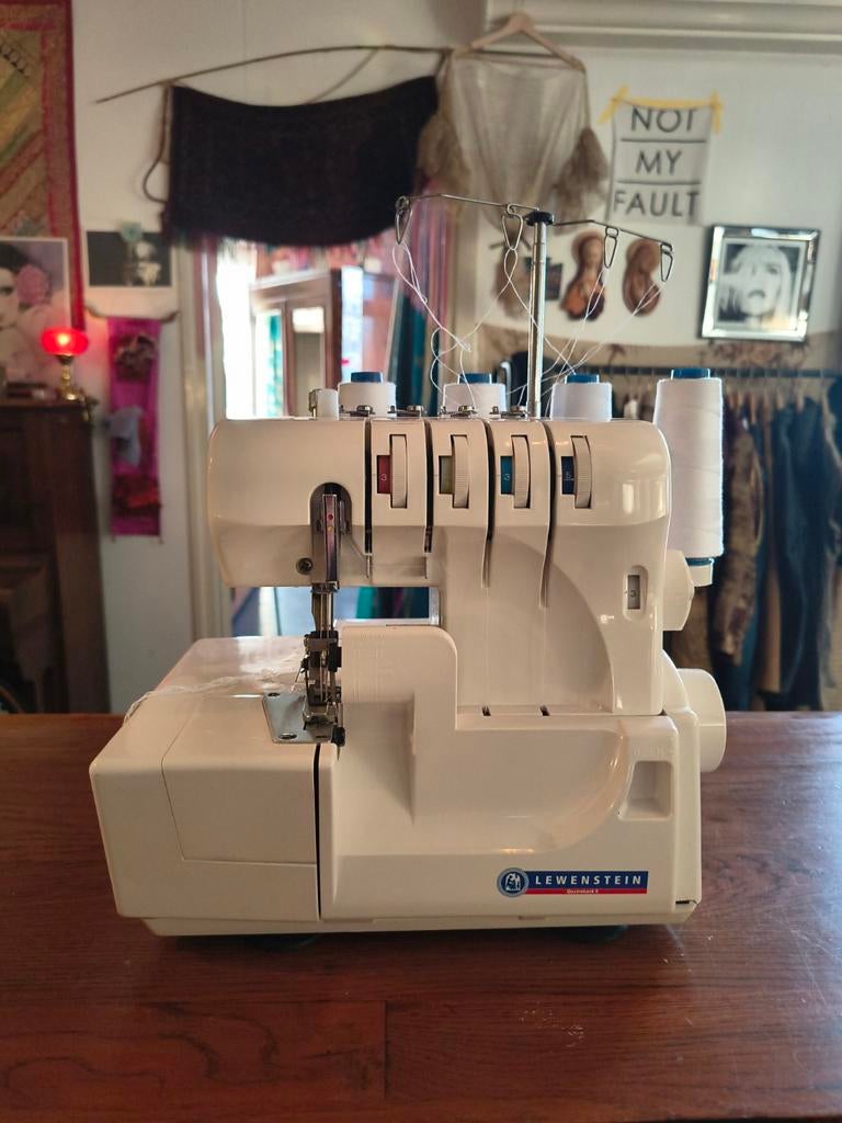 Lewenstein Quatrolock 8 Lockmachine - Zo goed als nieuw, Ophalen, Zo goed als nieuw, Lockmachine, Lewenstein