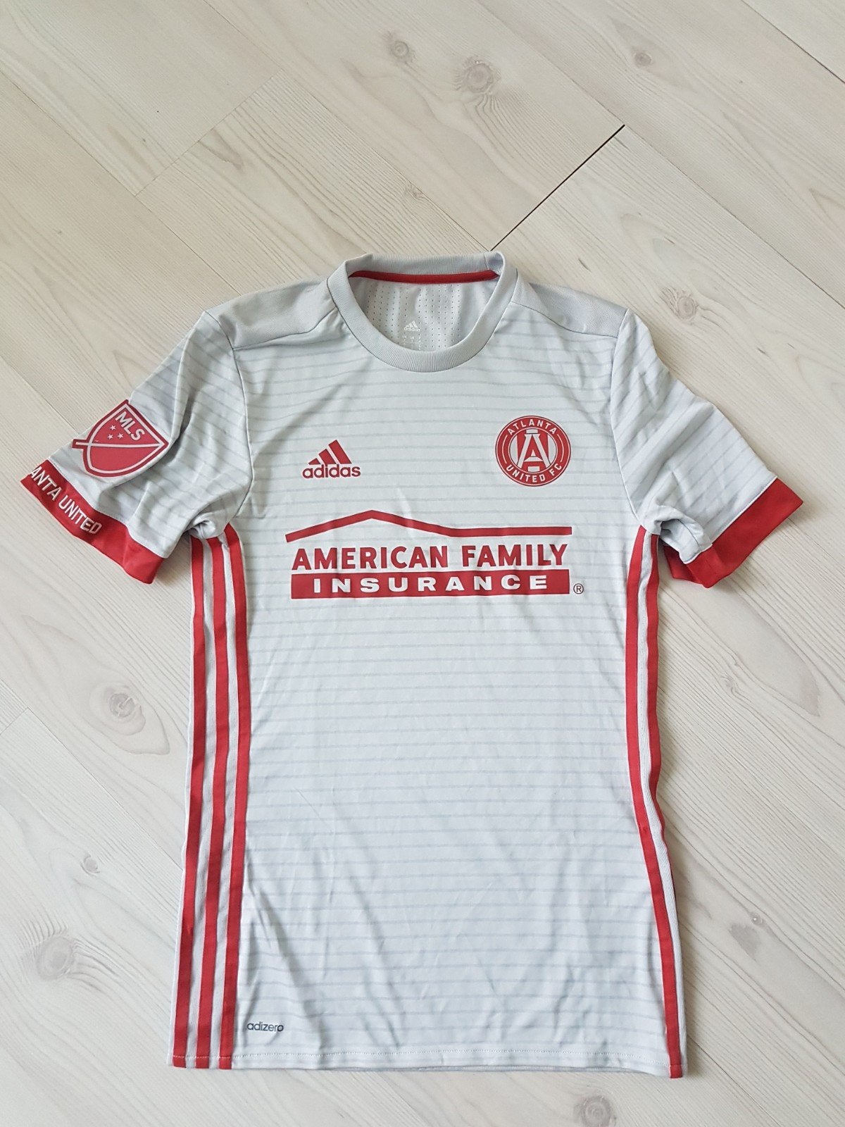 Atlanta United authentic jersey in size small, Ophalen of Verzenden, Zo goed als nieuw, Shirt