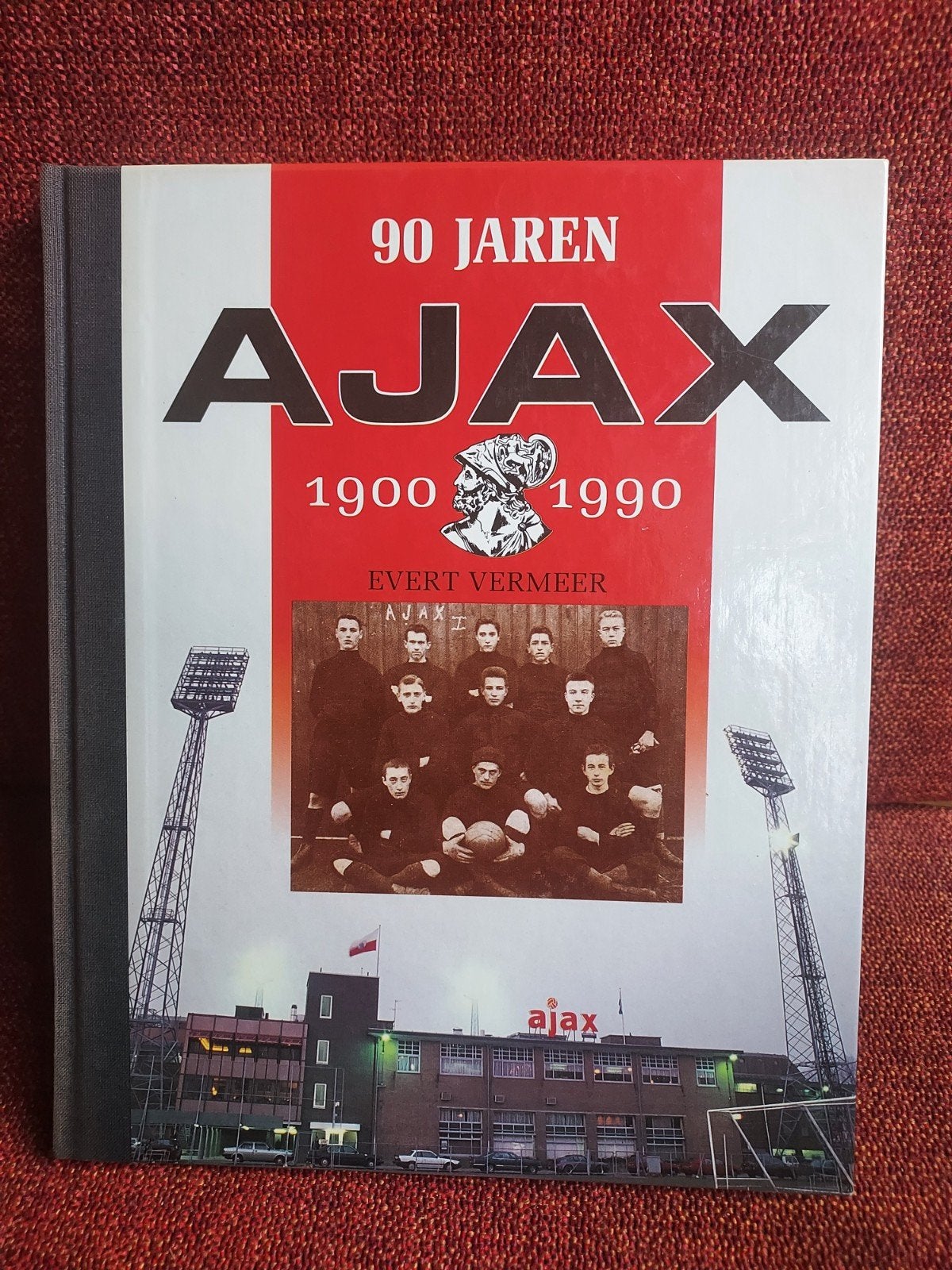 Jubileumboek: 90 Jaren Ajax (1900 - 1990) – Evert Vermeer, Gelezen, Evert vermeer., Ophalen of Verzenden, Balsport