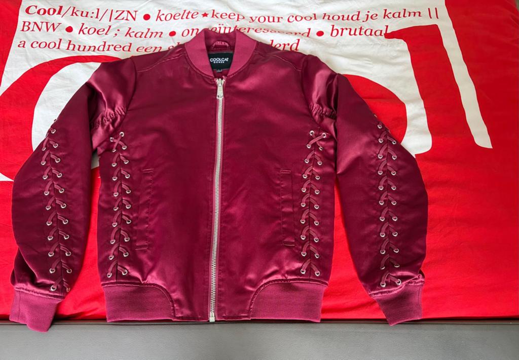 Coolcat bordeauxrode bomberjack met veters, Ophalen of Verzenden, Zo goed als nieuw, Maat 36 (S), Rood