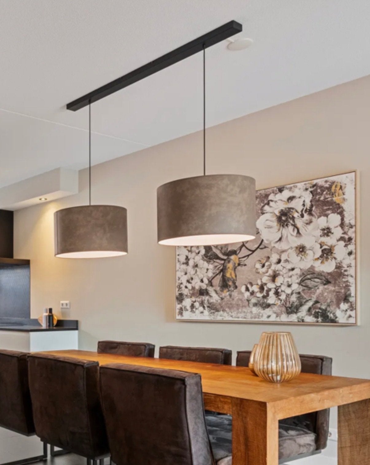 Moderne hanglamp met twee bruine stoffen kappen, Ophalen, Zo goed als nieuw, Textiel, E27 (groot)
