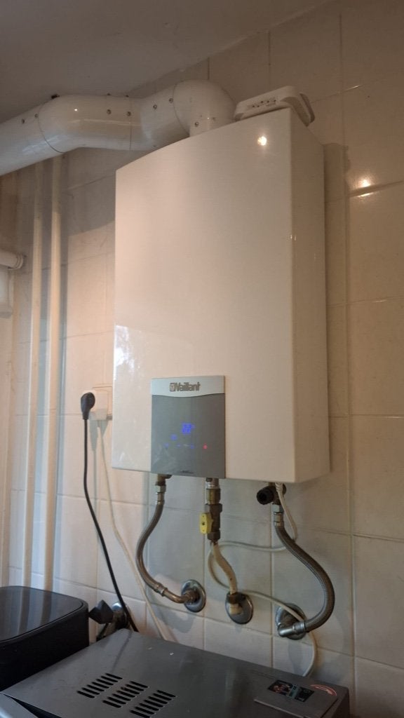 Geiser Vaillant TurboMAG Plus met geïsoleerde aan/afvoerbuis, Doe-het-zelf en Verbouw, Geisers en Boilers, Ophalen, Gebruikt, Aardgas