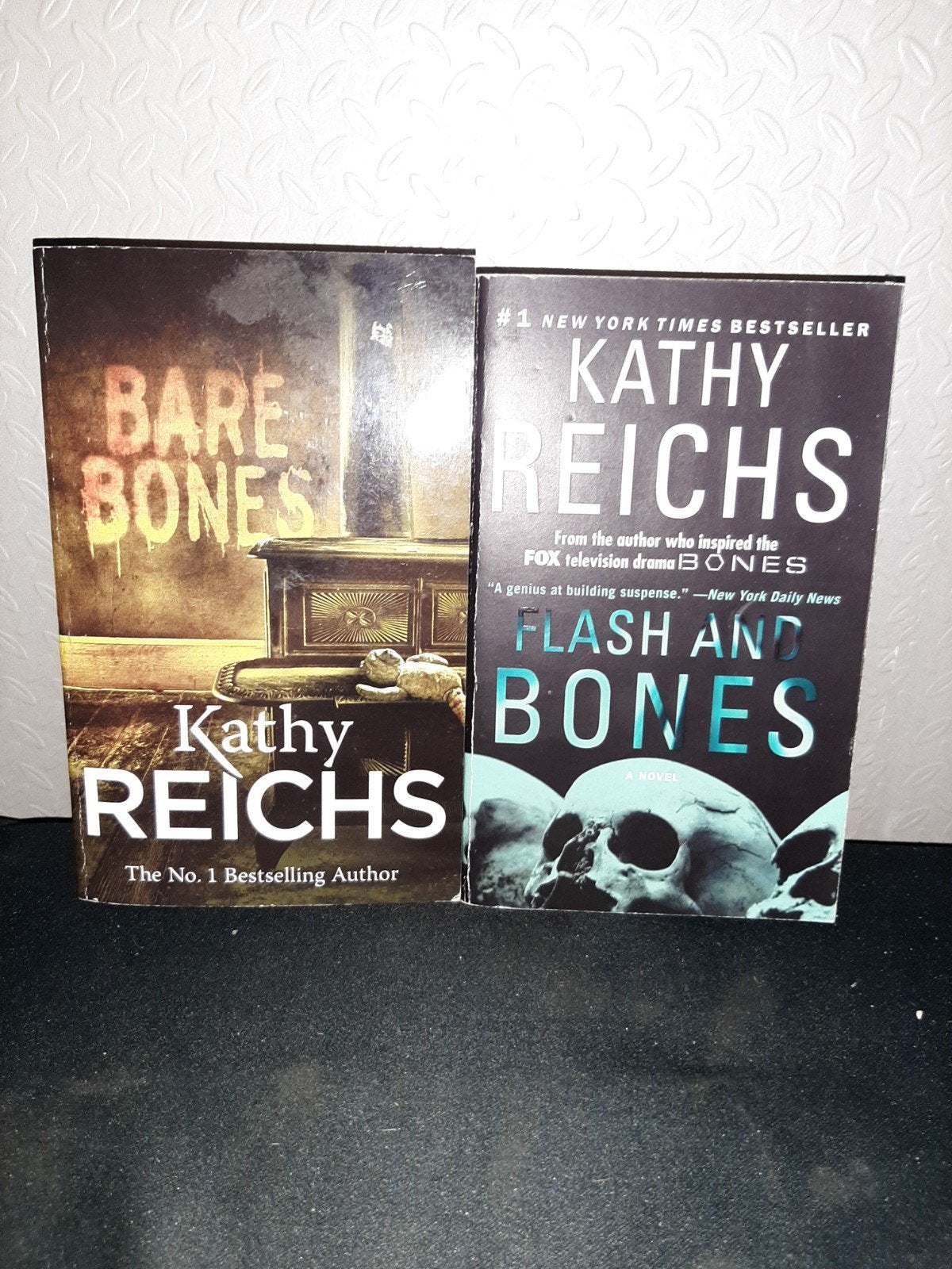 Kathy Reichs boeken: Bare Bones & Flash and Bones, Boeken, Ophalen of Verzenden, Gelezen, Kathy Reichs, Amerika