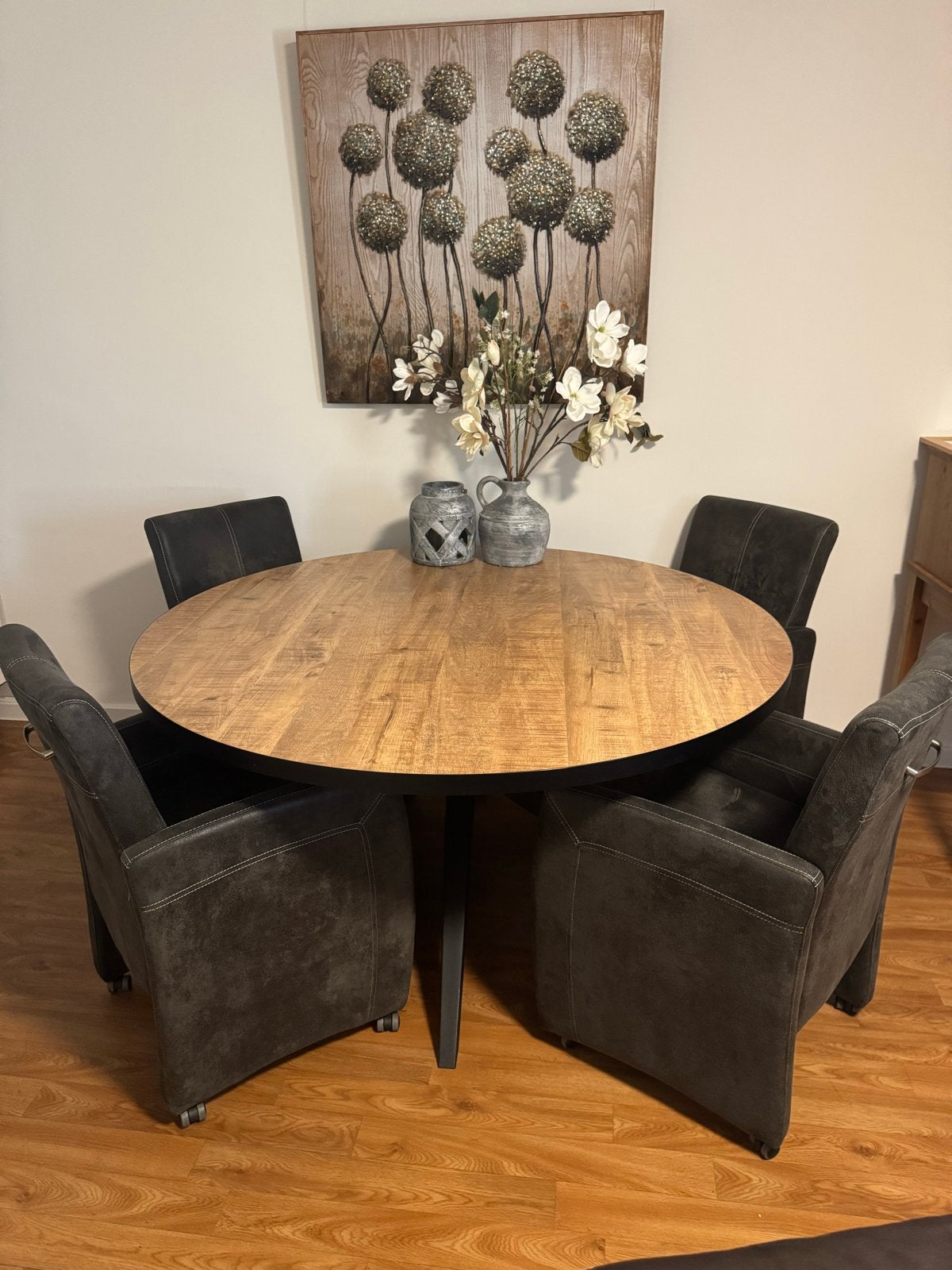 Moderne ronde eettafel houtlook met stalen kruispoot, Huis en Inrichting, Ophalen, 100 tot 150 cm, Rond, Zo goed als nieuw